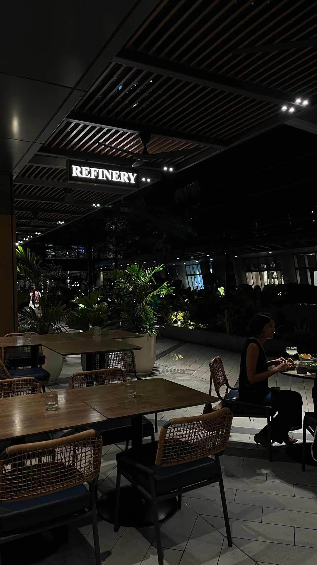 Ambiance of Refinery Shangri-La