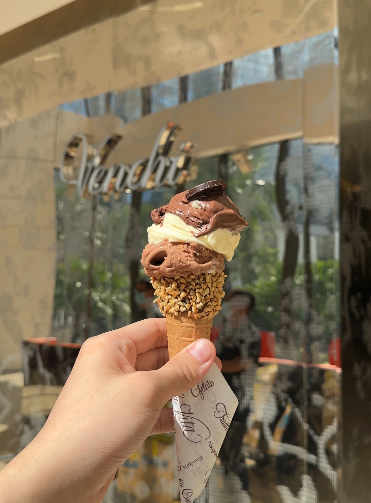 regular size + hazelnut topping