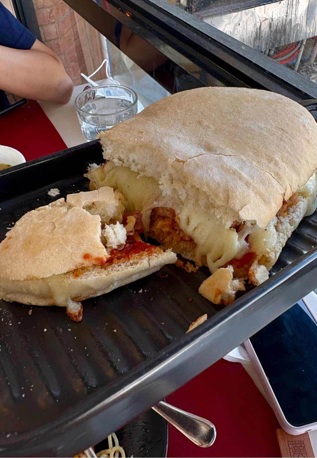 Massive Italian Sausage en Bacon Sandwich of Cucina di Francesco