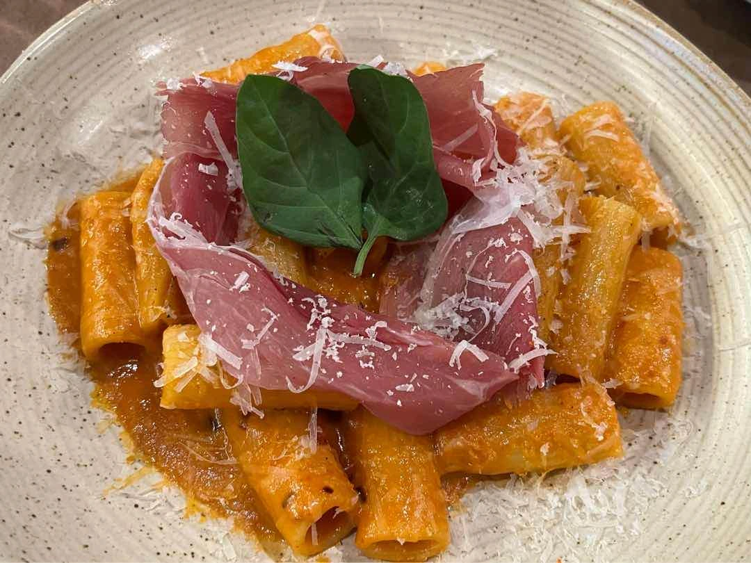vodk con prosciutto + burrata