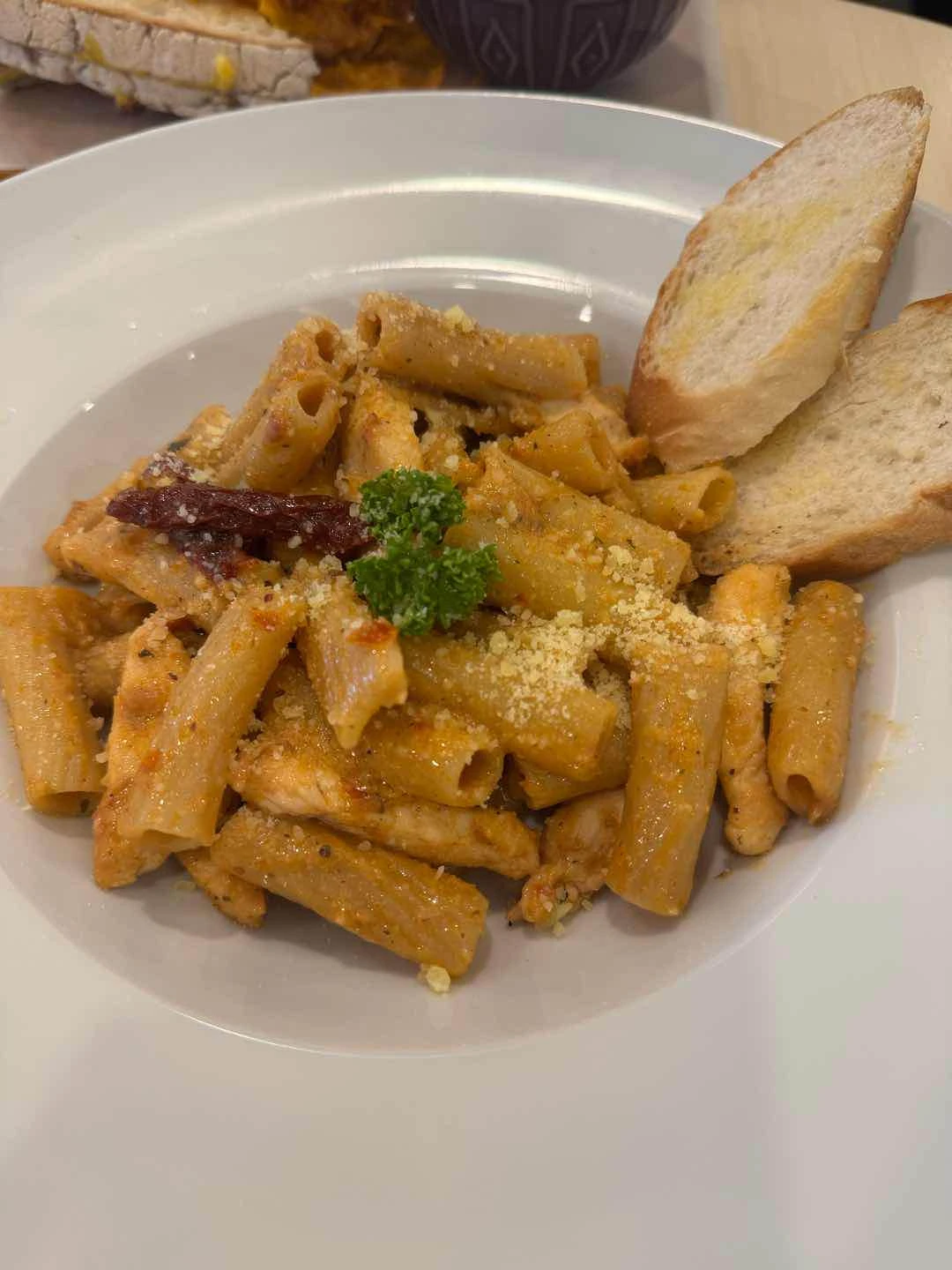 Rigatoni Al Pesto Rosso