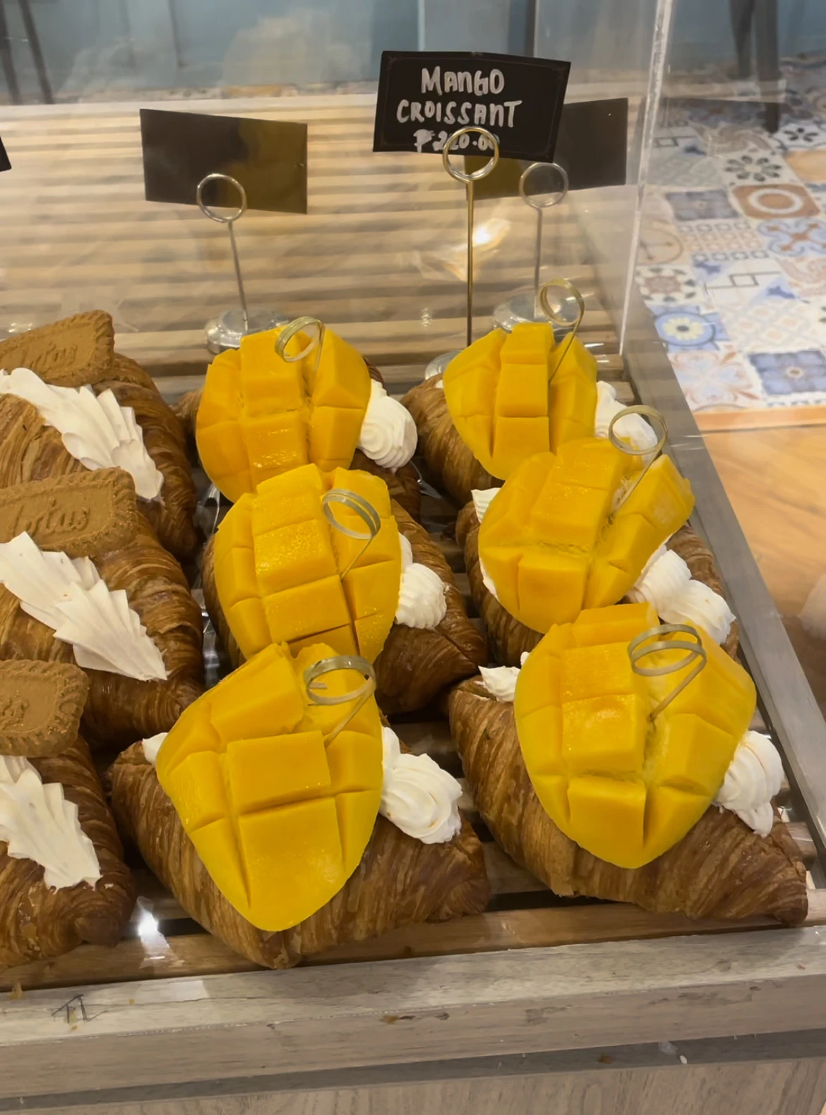 Mango croissant