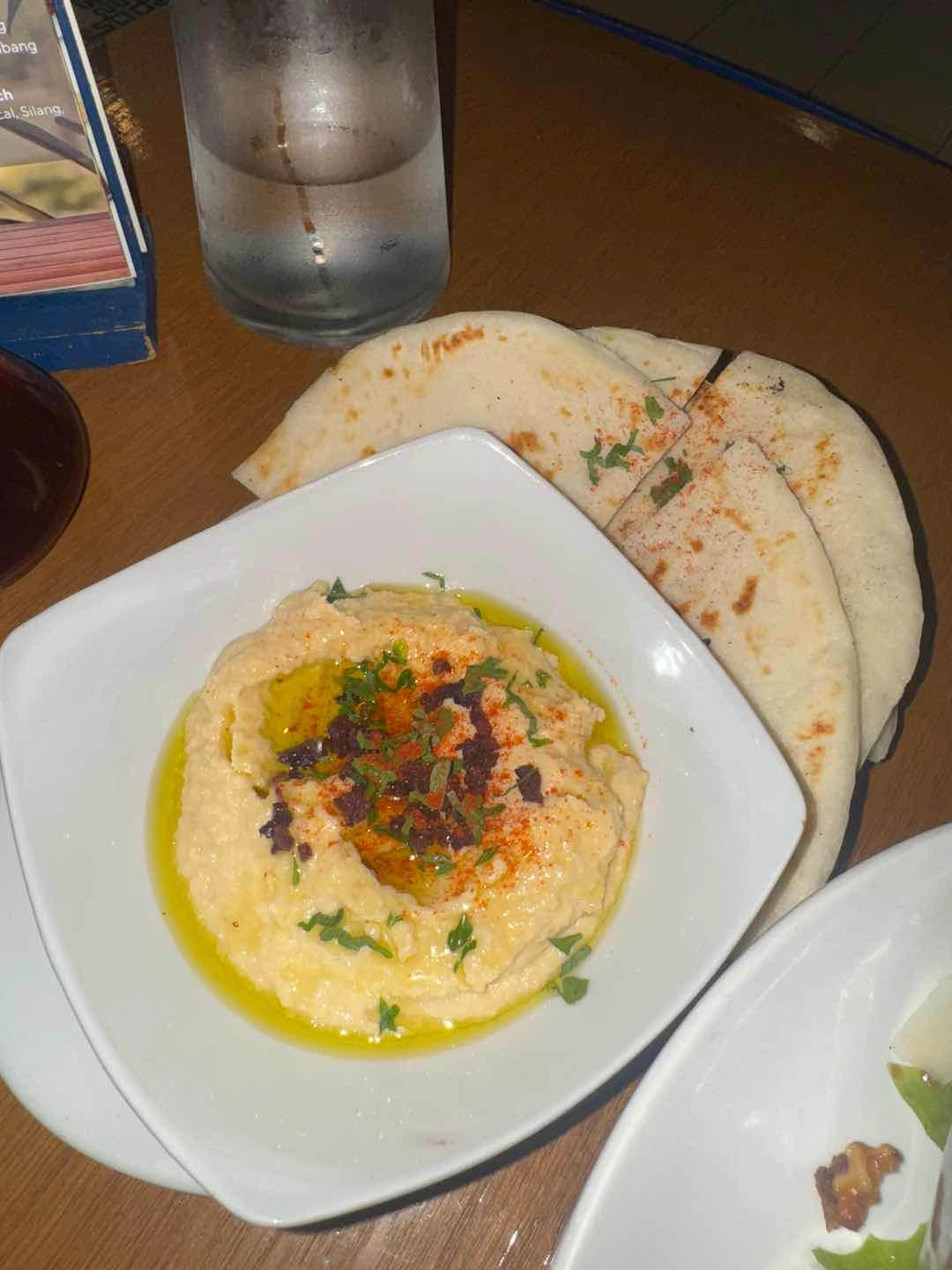 Kalamata hummus