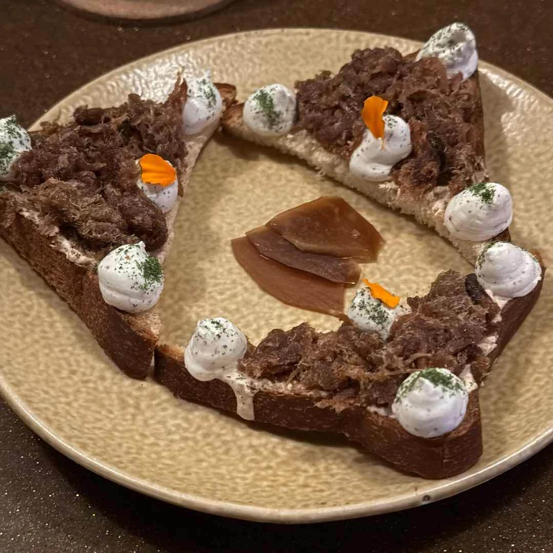 Kesong puti toast with tocino crumble of Bombvinos Bodega