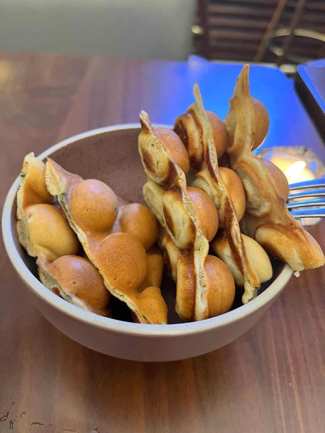 Crispy waffle for the dip of Bolero