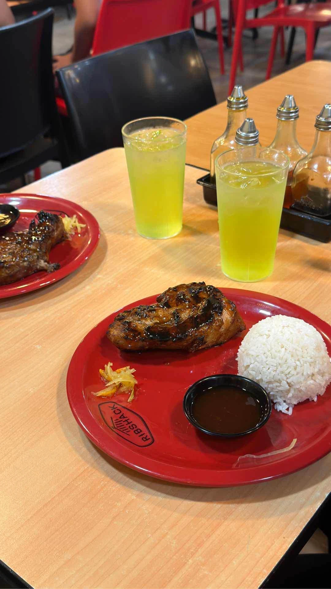 Backribs with cucumber iced tea