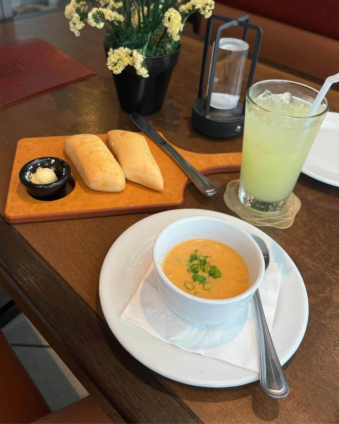 Shrimp and Lobster Chowder, Complimentsry Bread and Butter, and Classic Lemonade