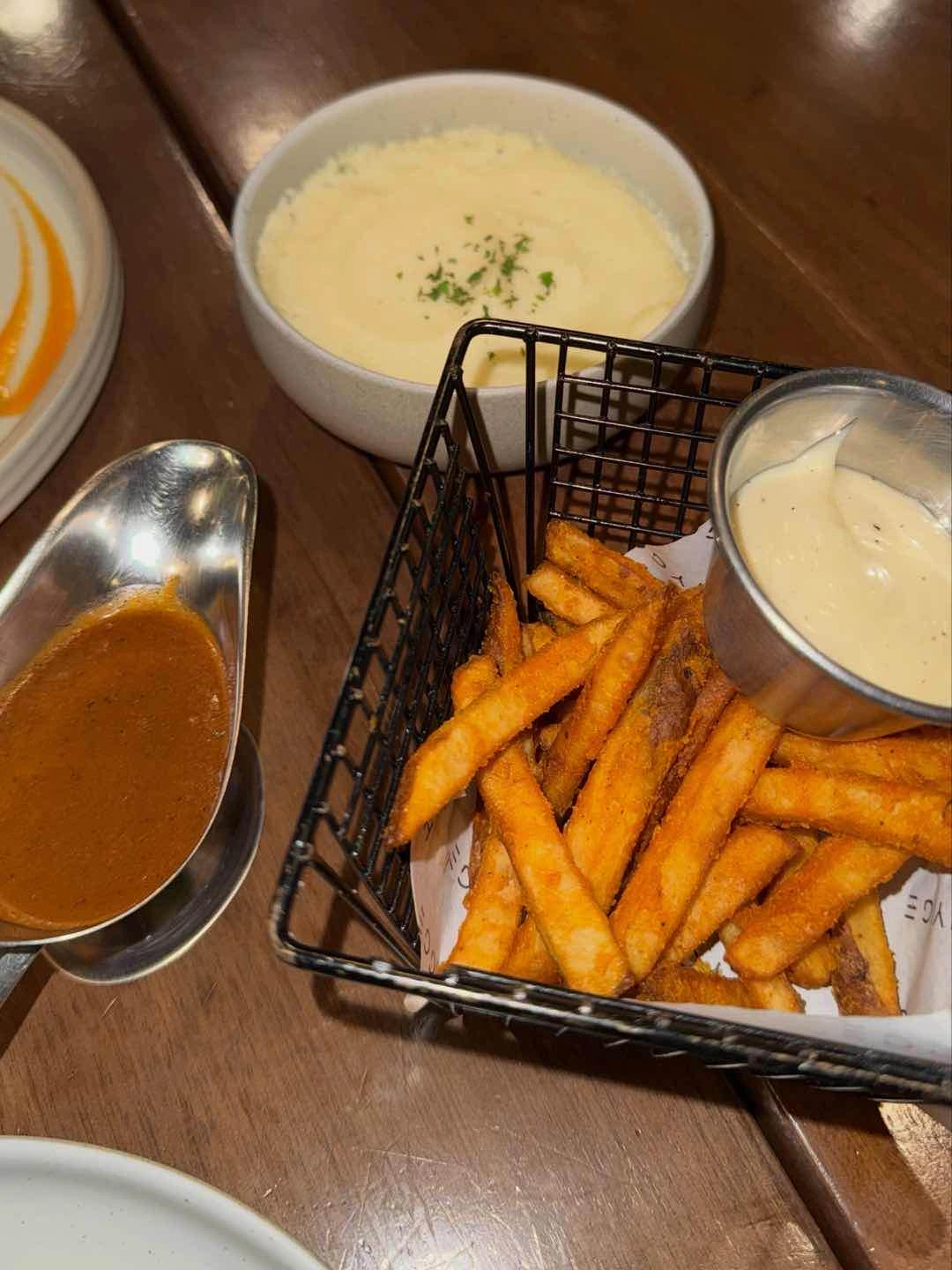 ribeye sides - mashed potato and crispy coated fries