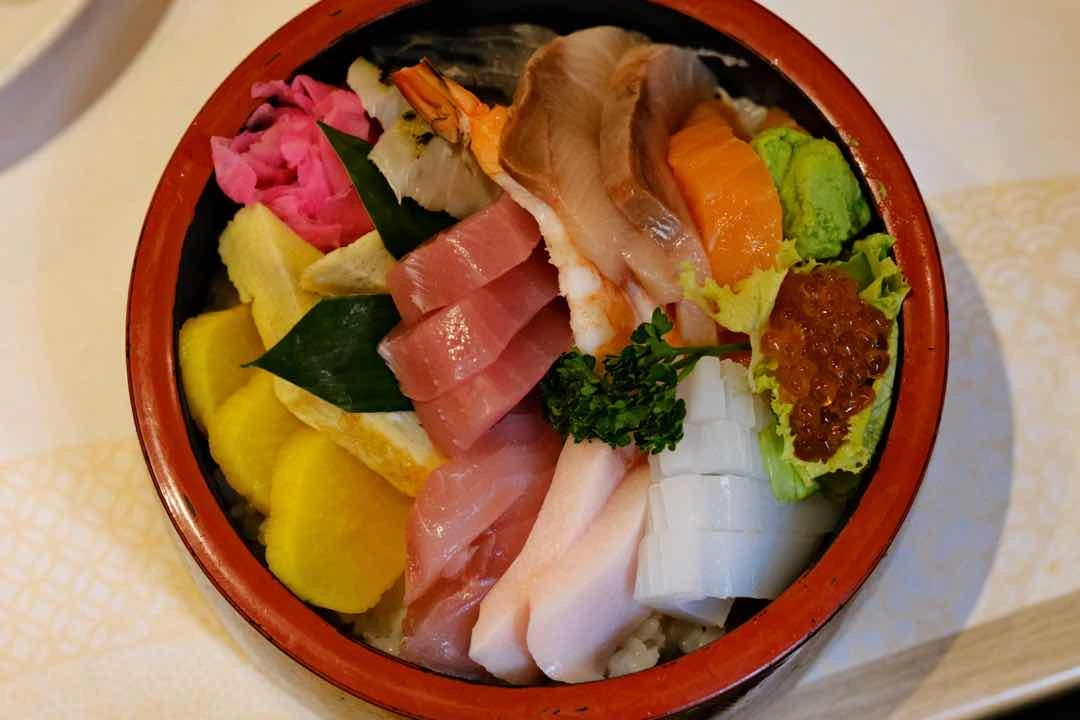 Chirashi bowl