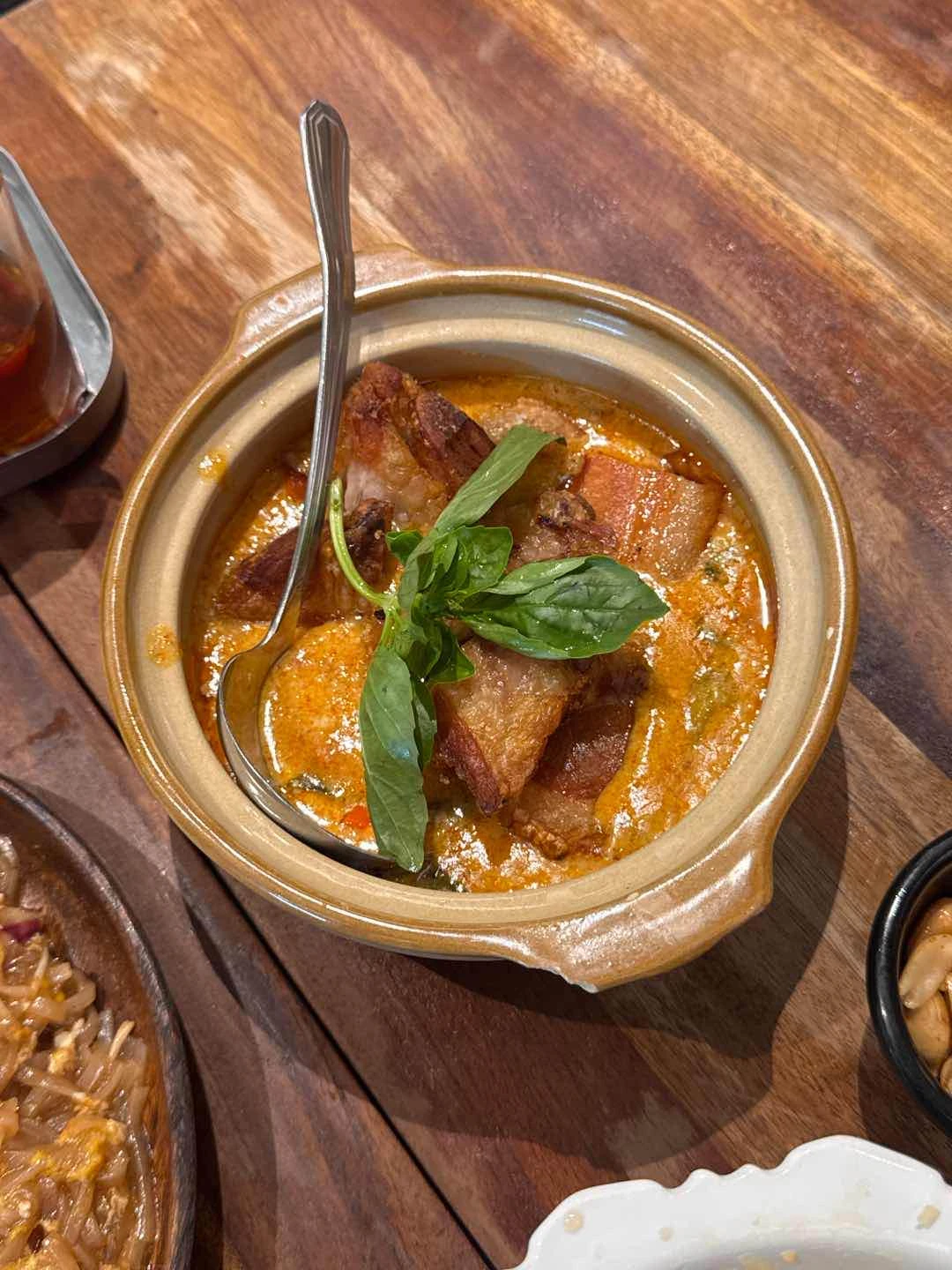 Kaeng Ped Moo Grab