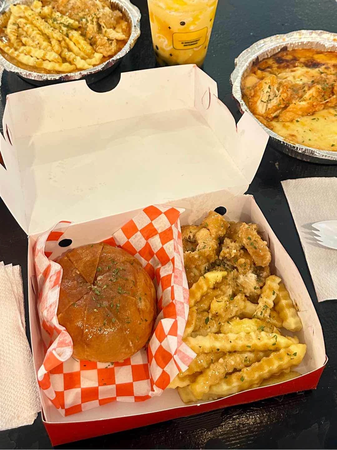 cheesy bun garlic + chix + fries combo