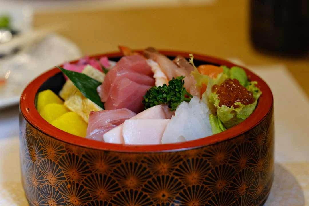 Chirashi bowl