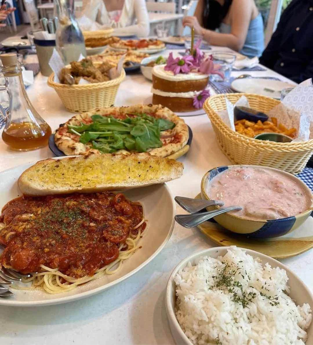 spaghetti, yogurt bowl, fries, chicken, pasta, salad