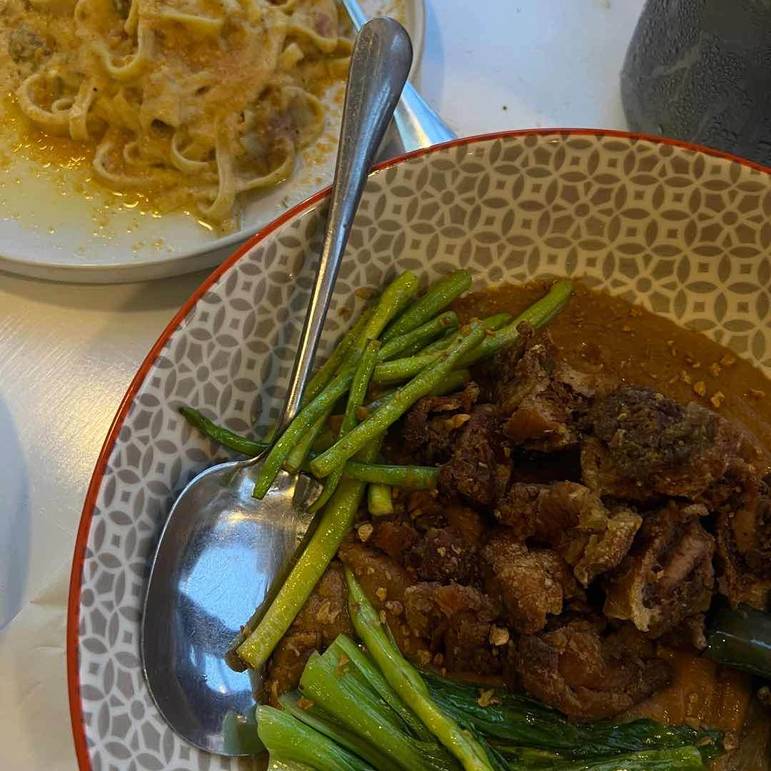 bagnet kare-kare, filipino carbonara