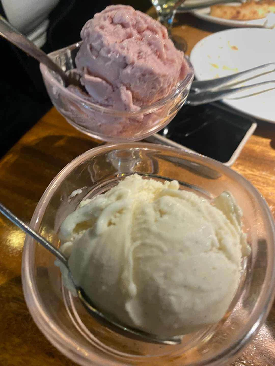 vanilla and strawberry gelato