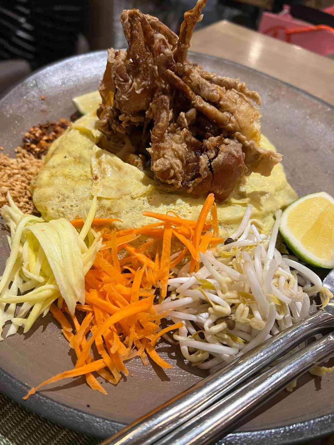 pad thai with  of Mango Tree | Bonifacio High Street Central