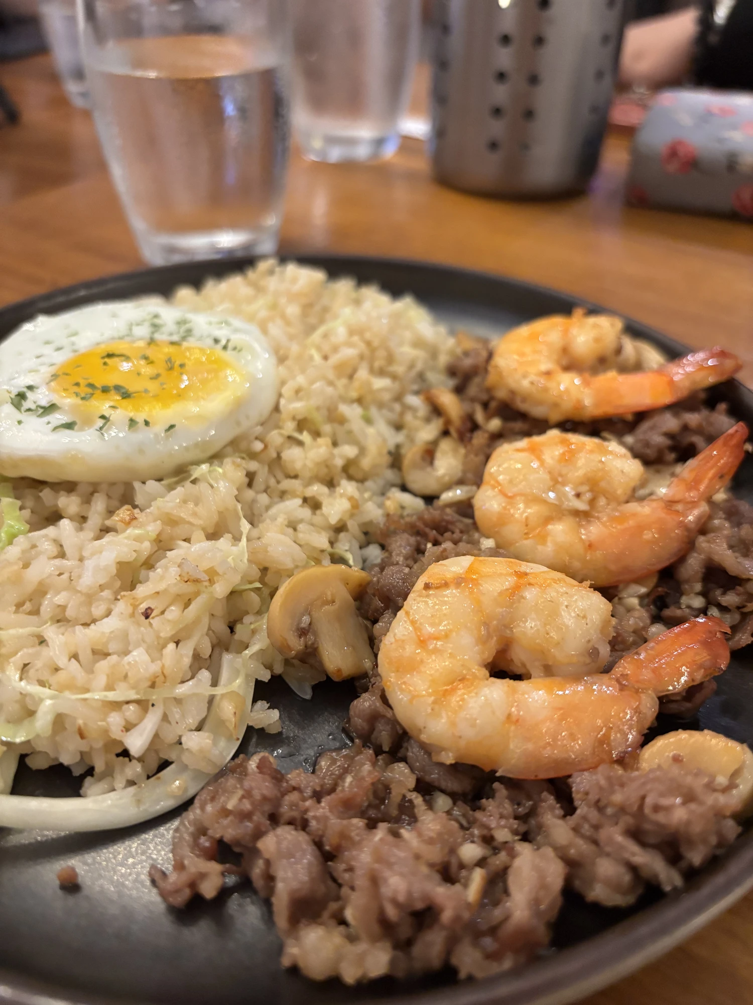 2nd time eating here, this place don't miss 🙂‍↕️ surf and turf so good 😋🦐🥩