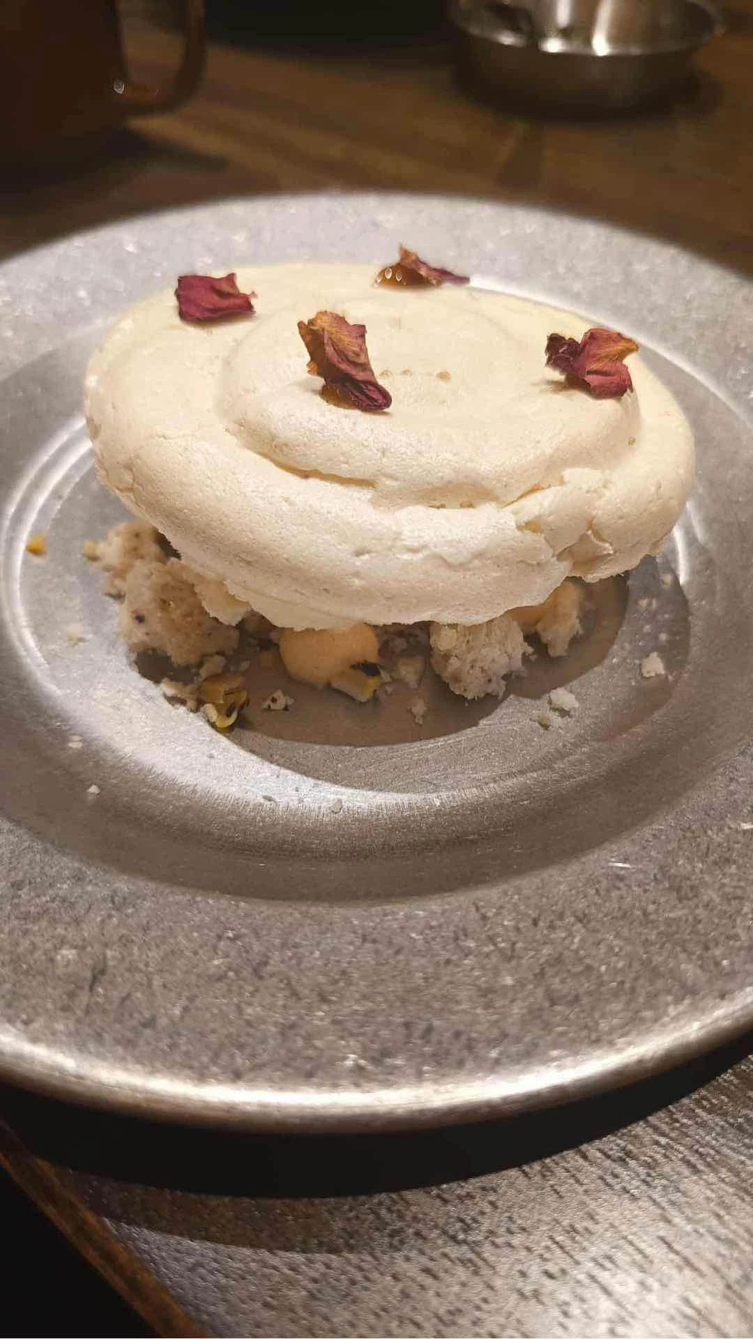 Maiz Hibiscus Pavlova