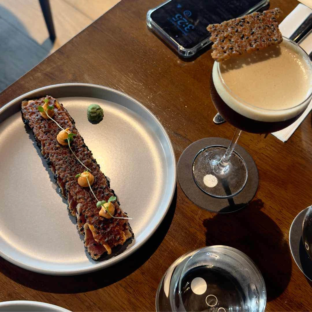 tuna tataki and crevice