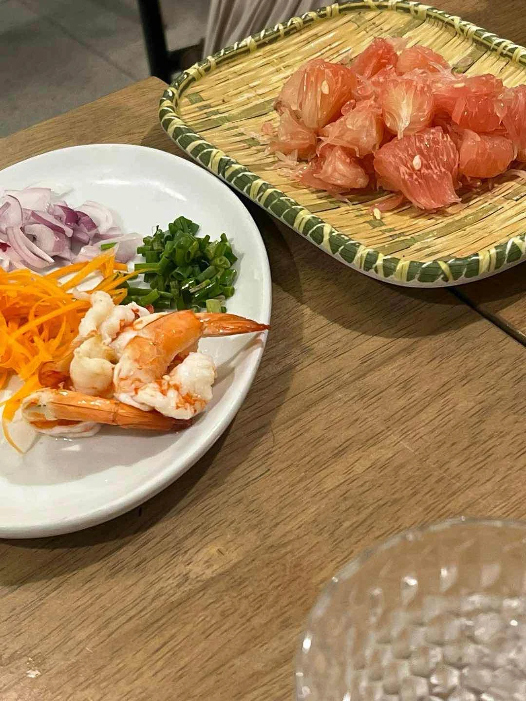 Pomelo salad