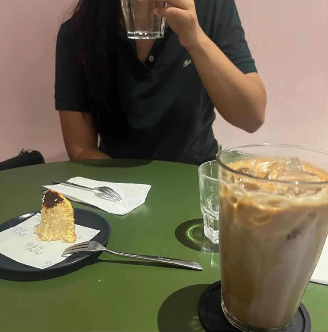 Ambiance of Deuces Coffee