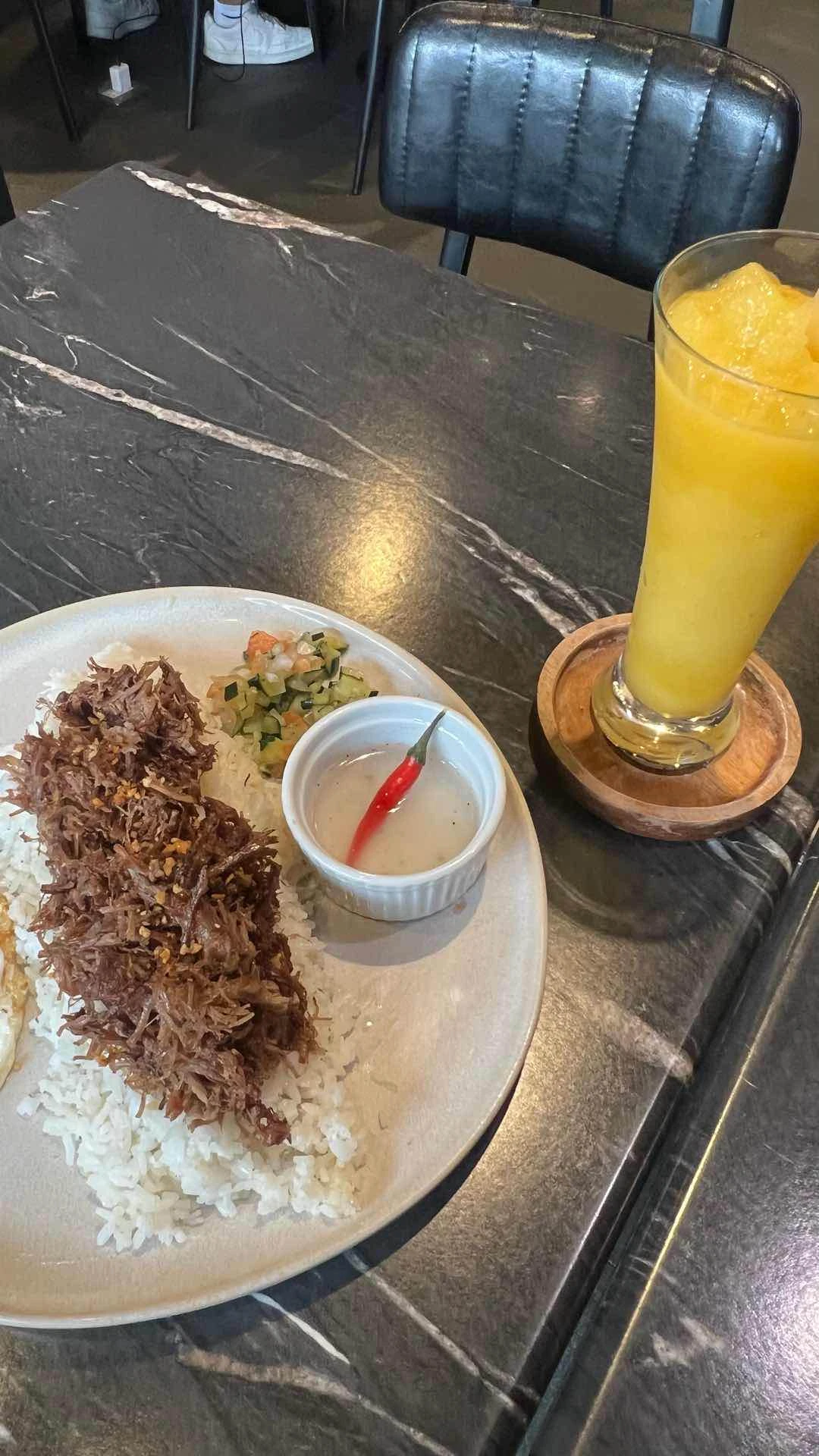 tapsilog and mango shake