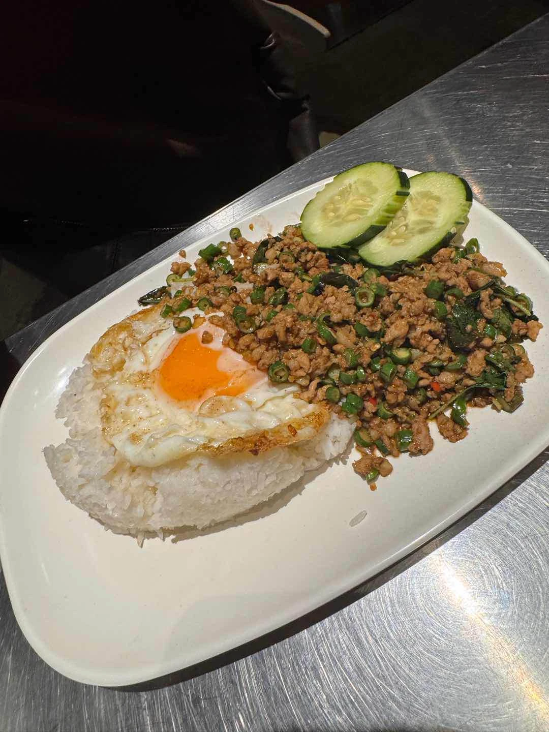 Pad Krapow Gai