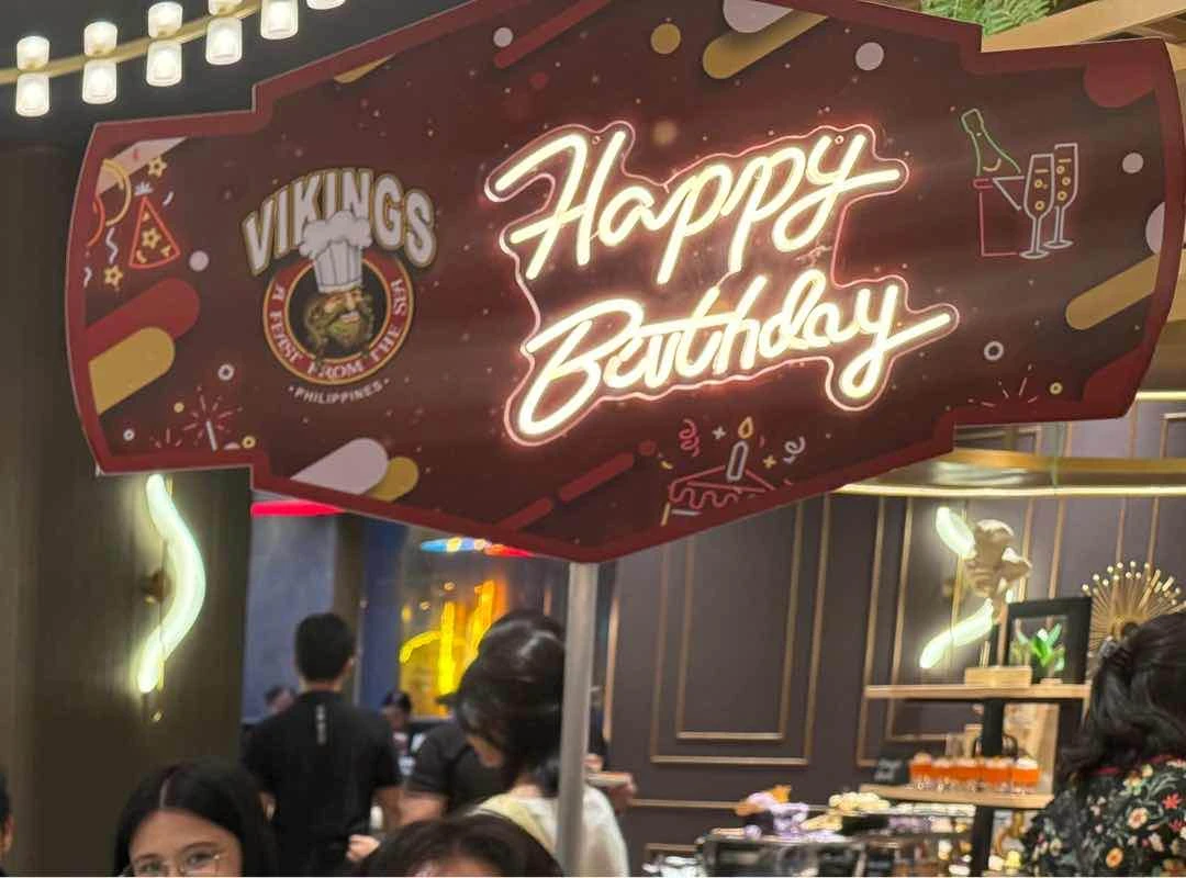 I have no pics so just their happy birthday signage lol