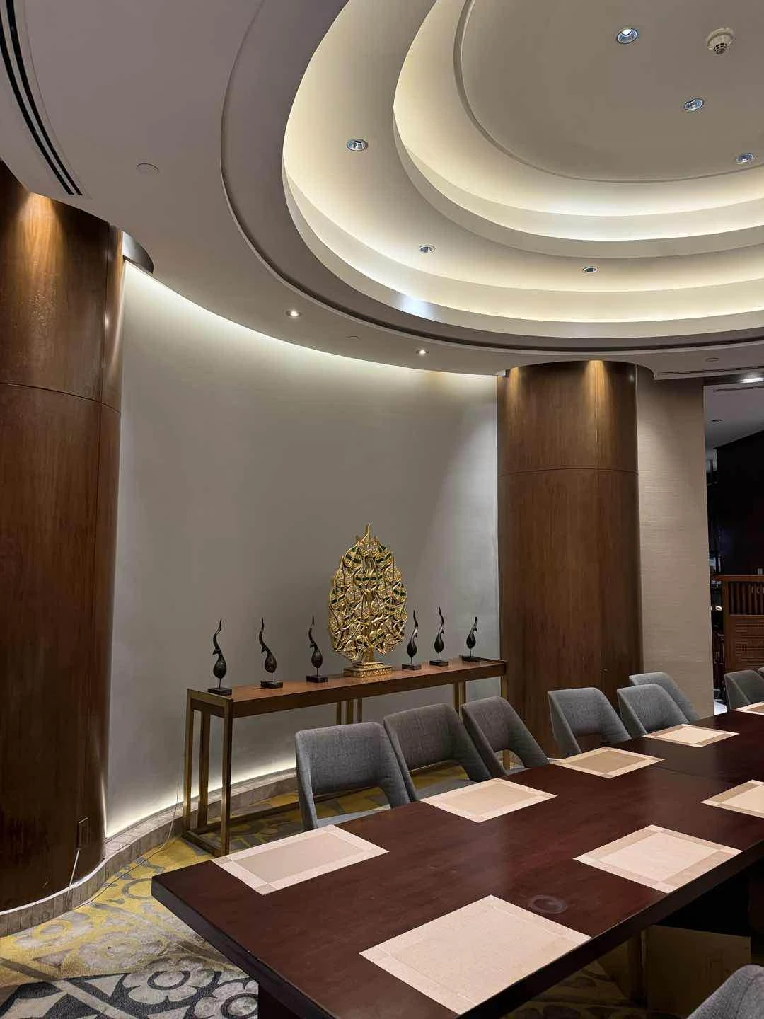 Very nice interior of Benjarong