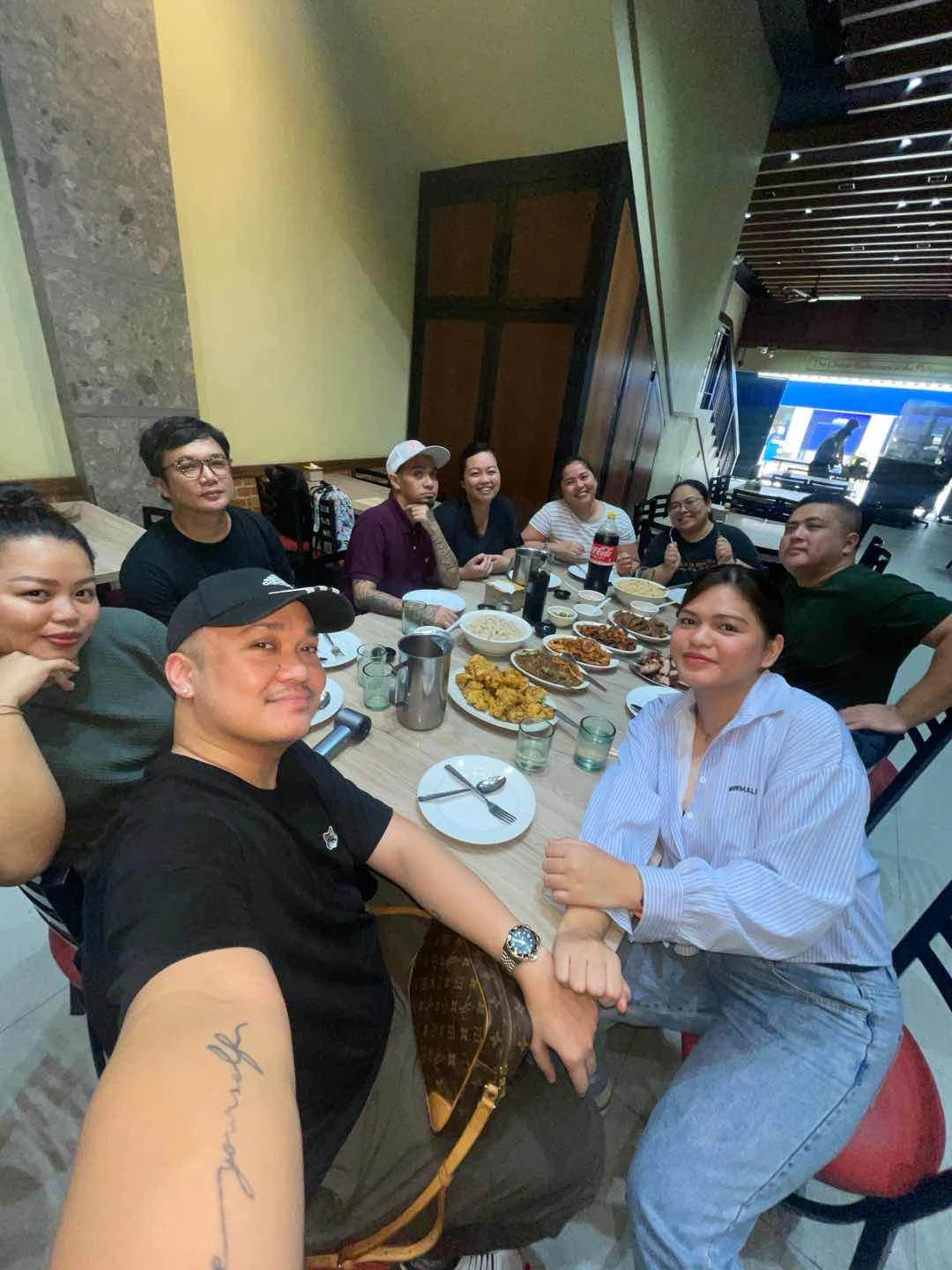 Food is best to be eaten with friends…