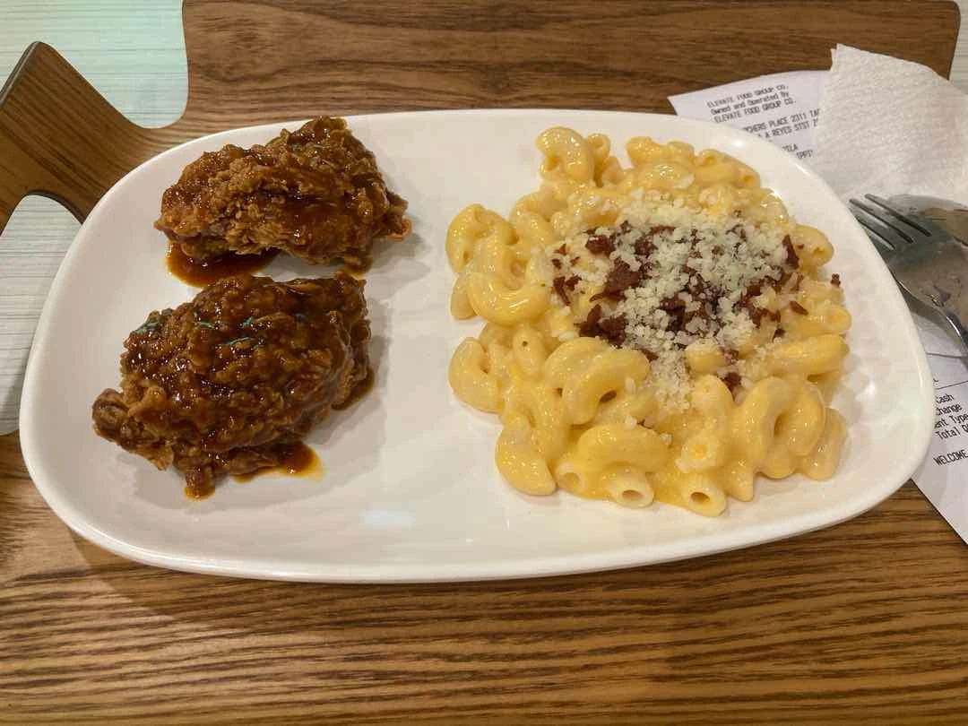 Mac n Cheese with 2-piece chicken (hot honey flavor) Combo