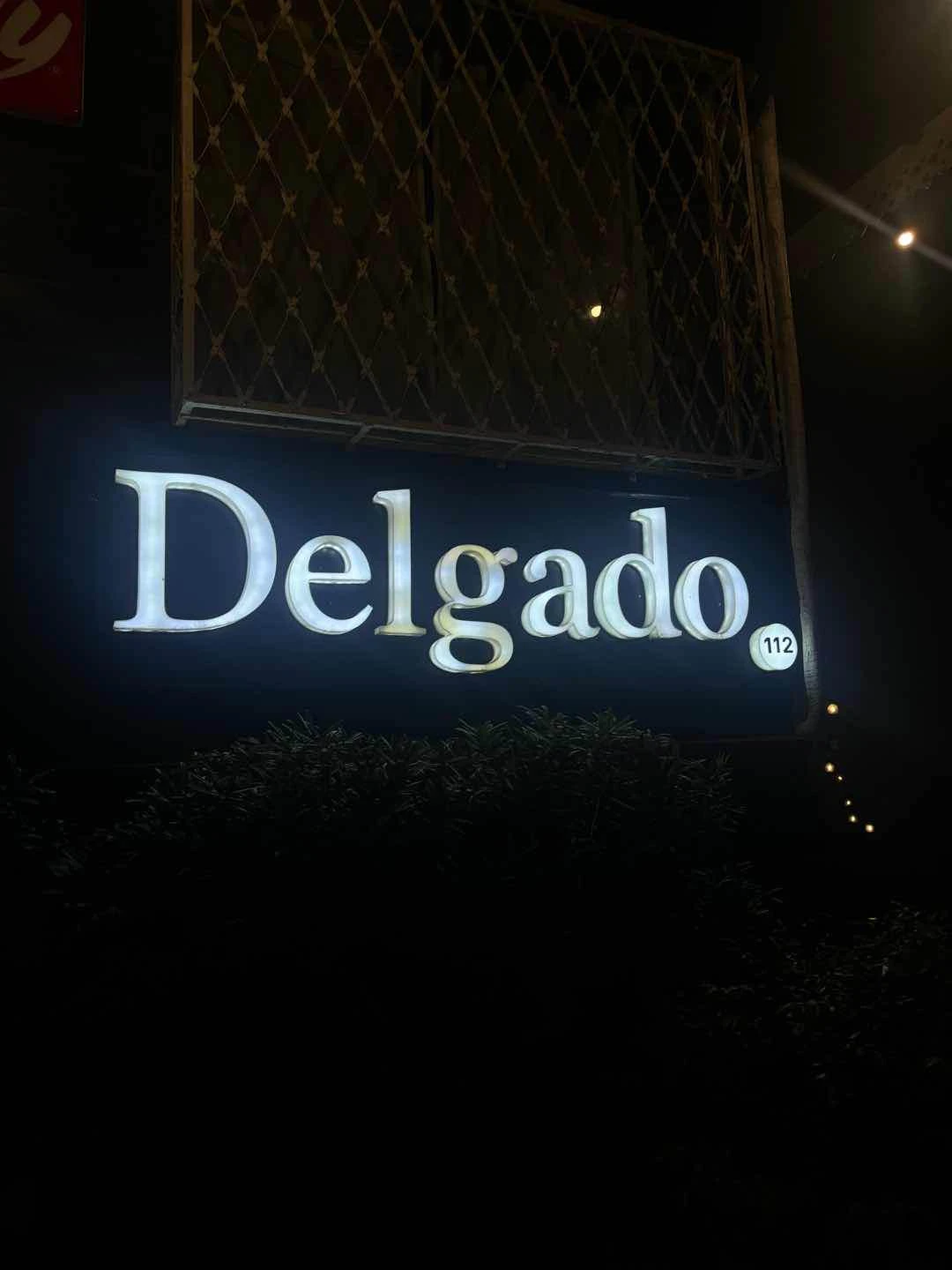 Ambiance of Delgado 112