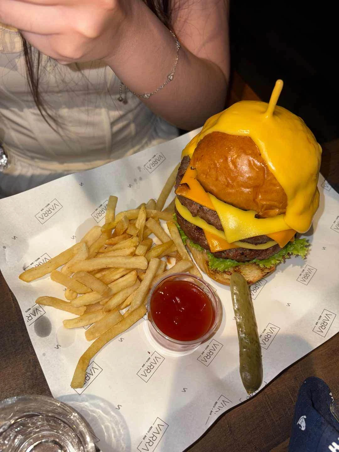 Double cheese burger of Varra Resto Bar