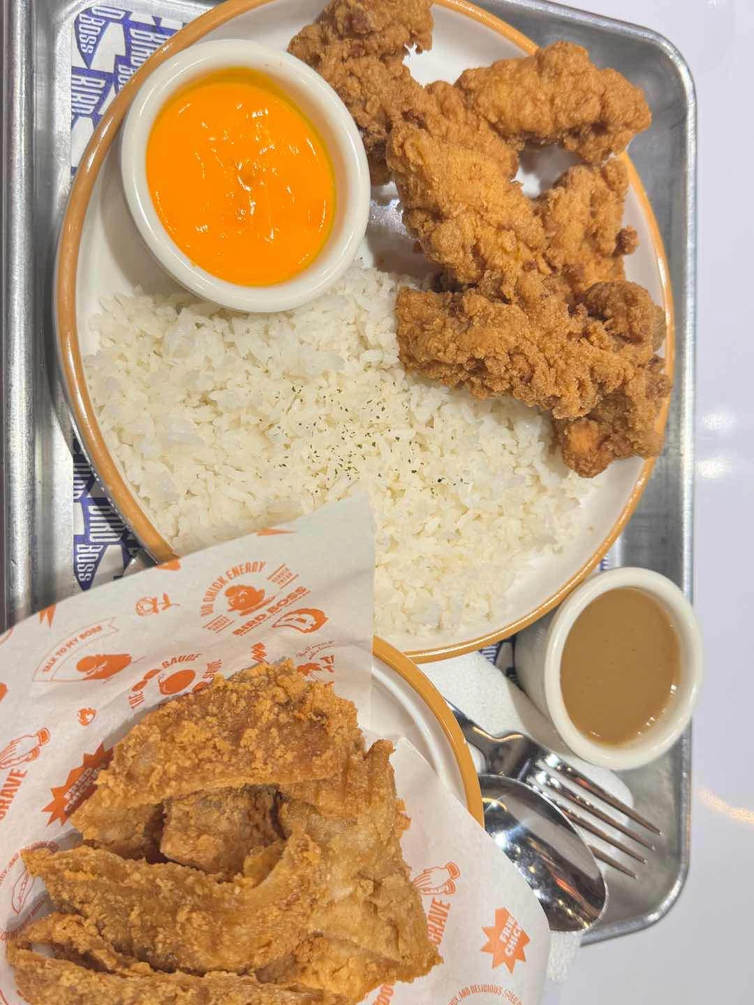 Boss Chicken Skin and Tenders Meal with Cheese Sauce and Gravy