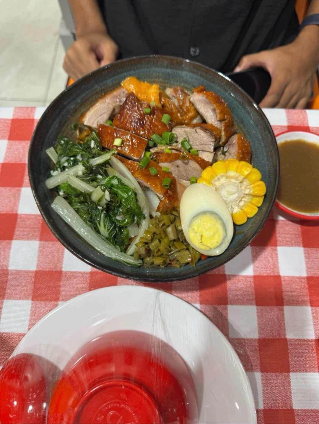 roasted duck chaomein