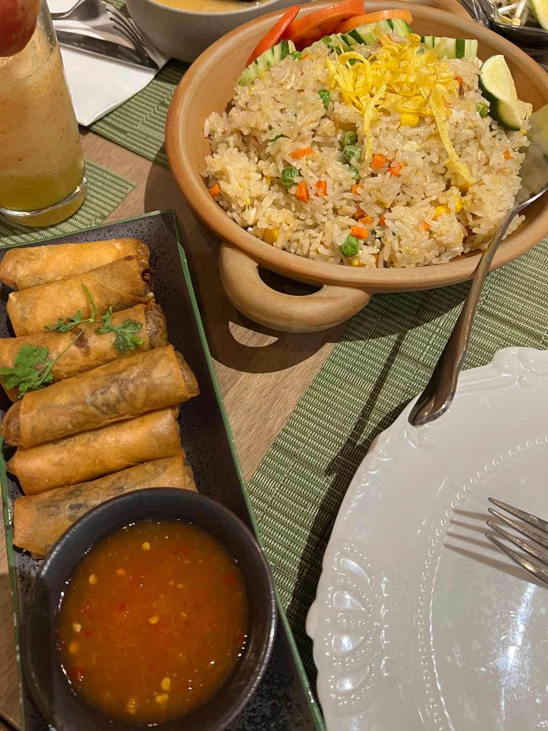 vegetable spring rolls + khao pad kai of Mango Tree | Bonifacio High Street Central