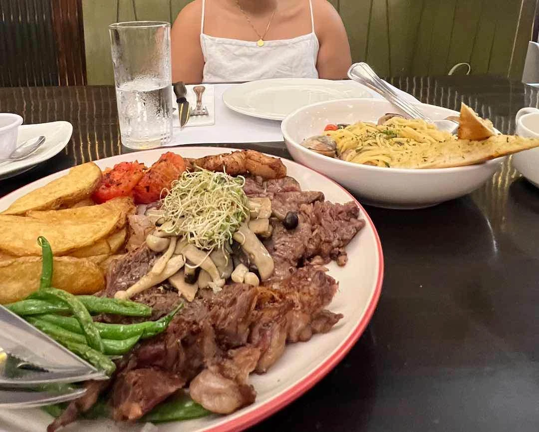 steak frites and vongole