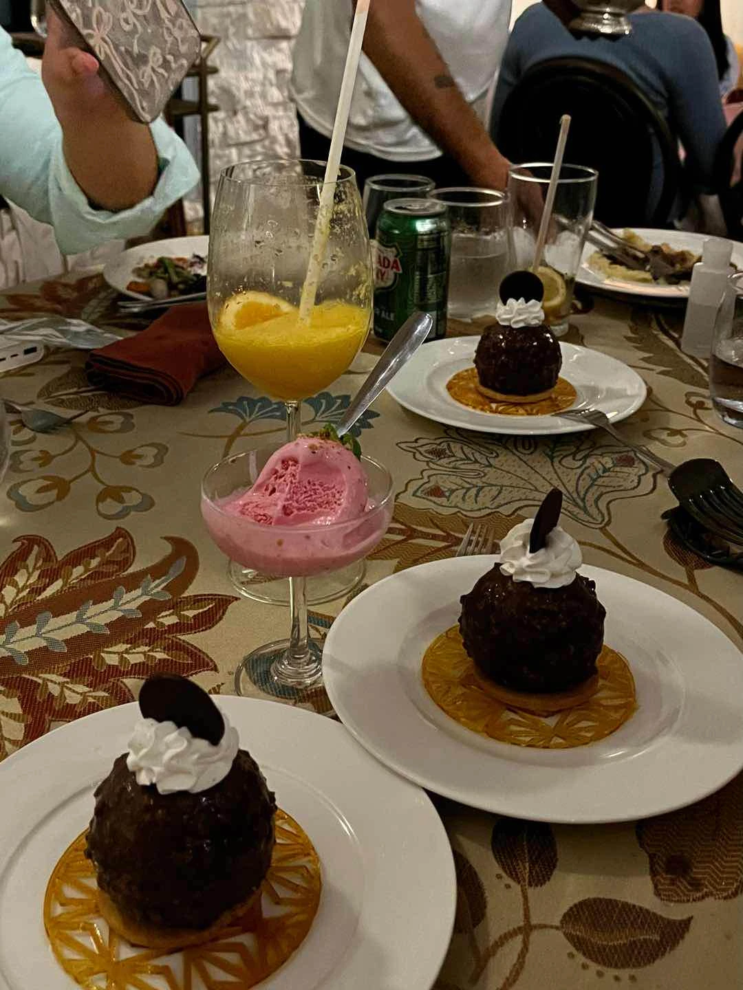 my photos do not do the place justice lol oops of Oro Plato