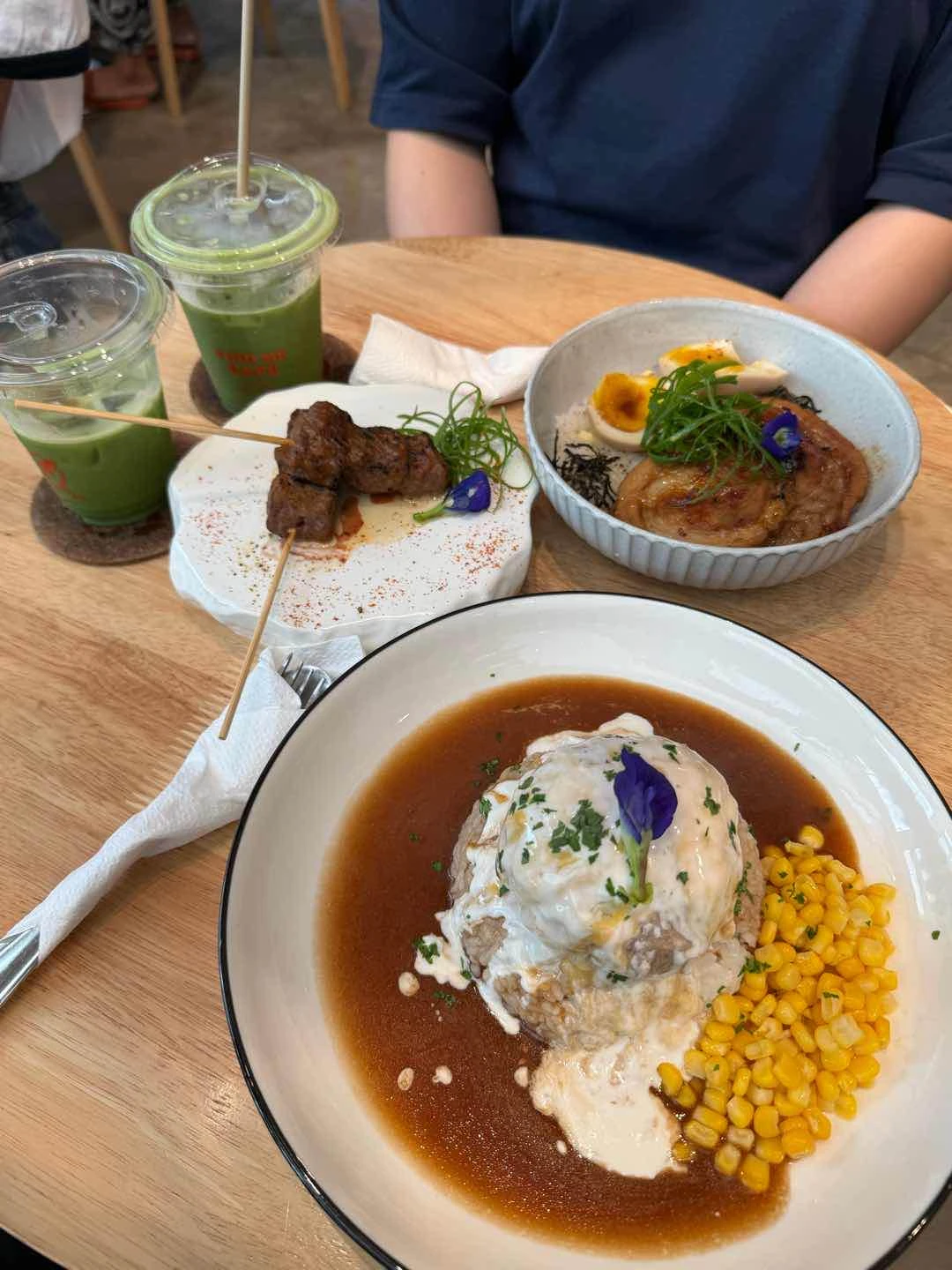  Wagyu sticks, Japanese Hambugu, and Aburi Chashu Don of Find Me Cafe