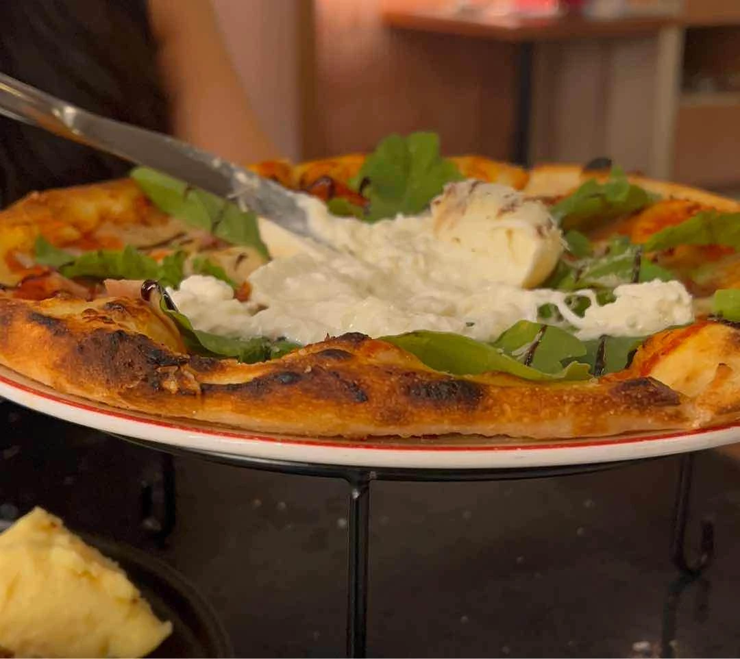 Prosciutto Pizza with Buratta of Gianetto Parqal