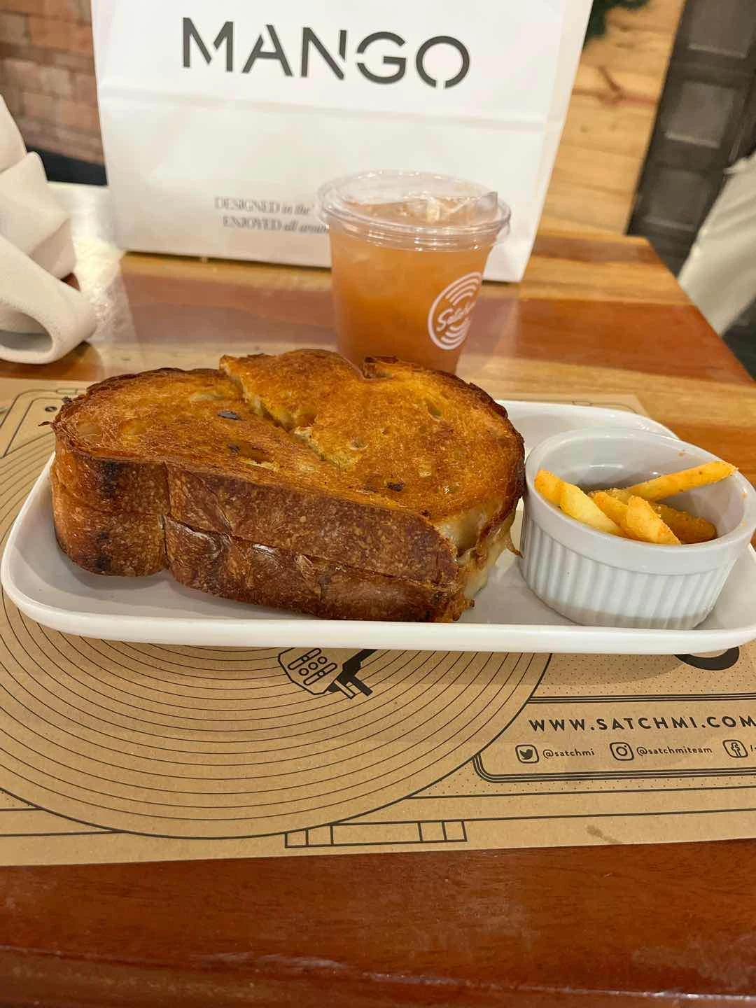 Grilled cheese and iced tea