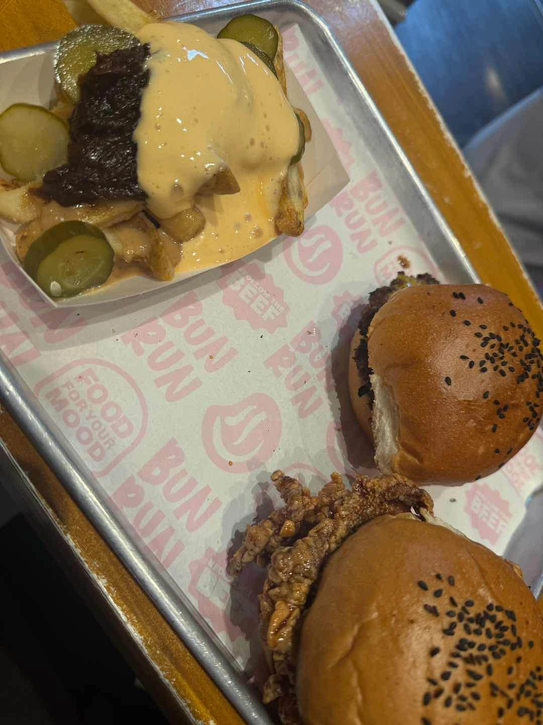 Fries overload, cheeseburger, golden feather of Bun Run