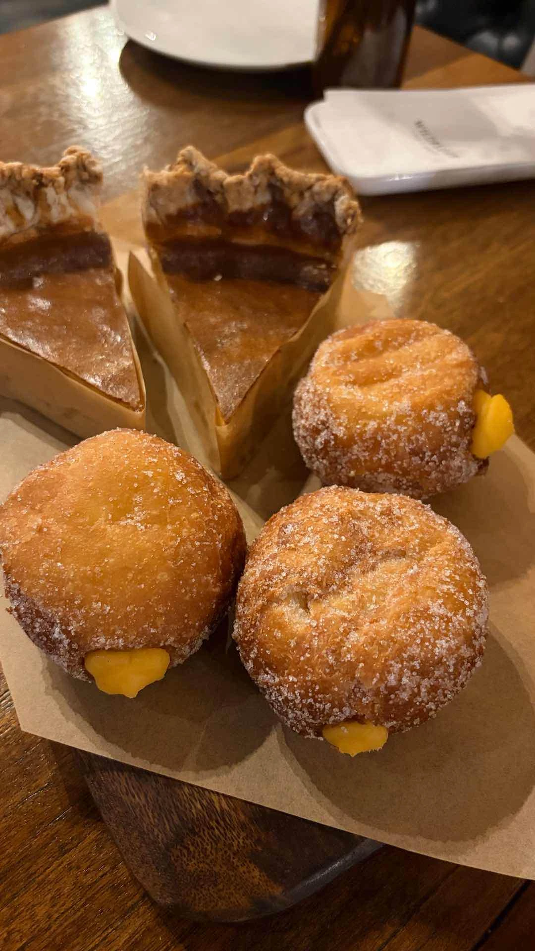 Egg Pie, Bomboloni