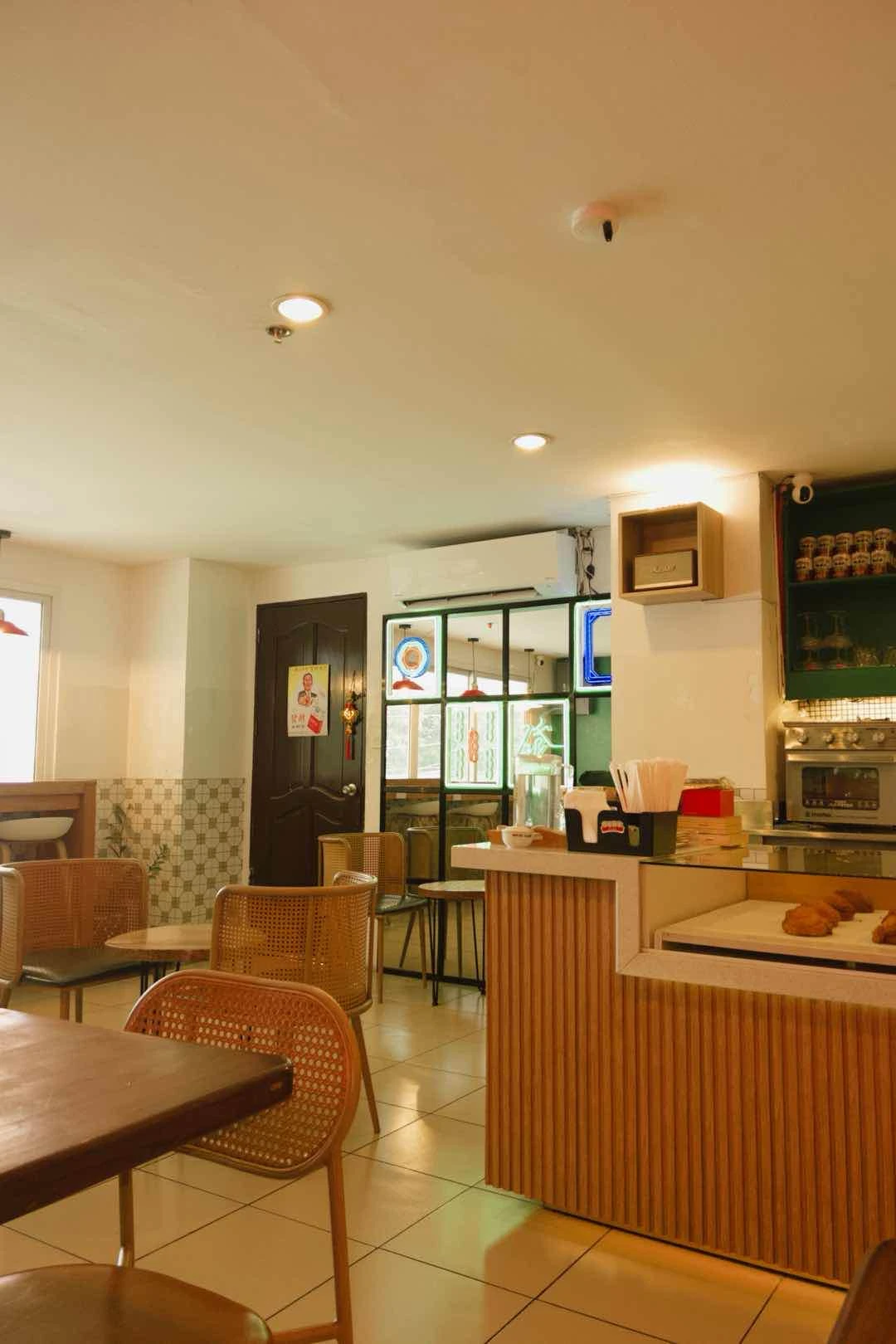 ambiance is great + friendly staff of Bolo Coffee Club