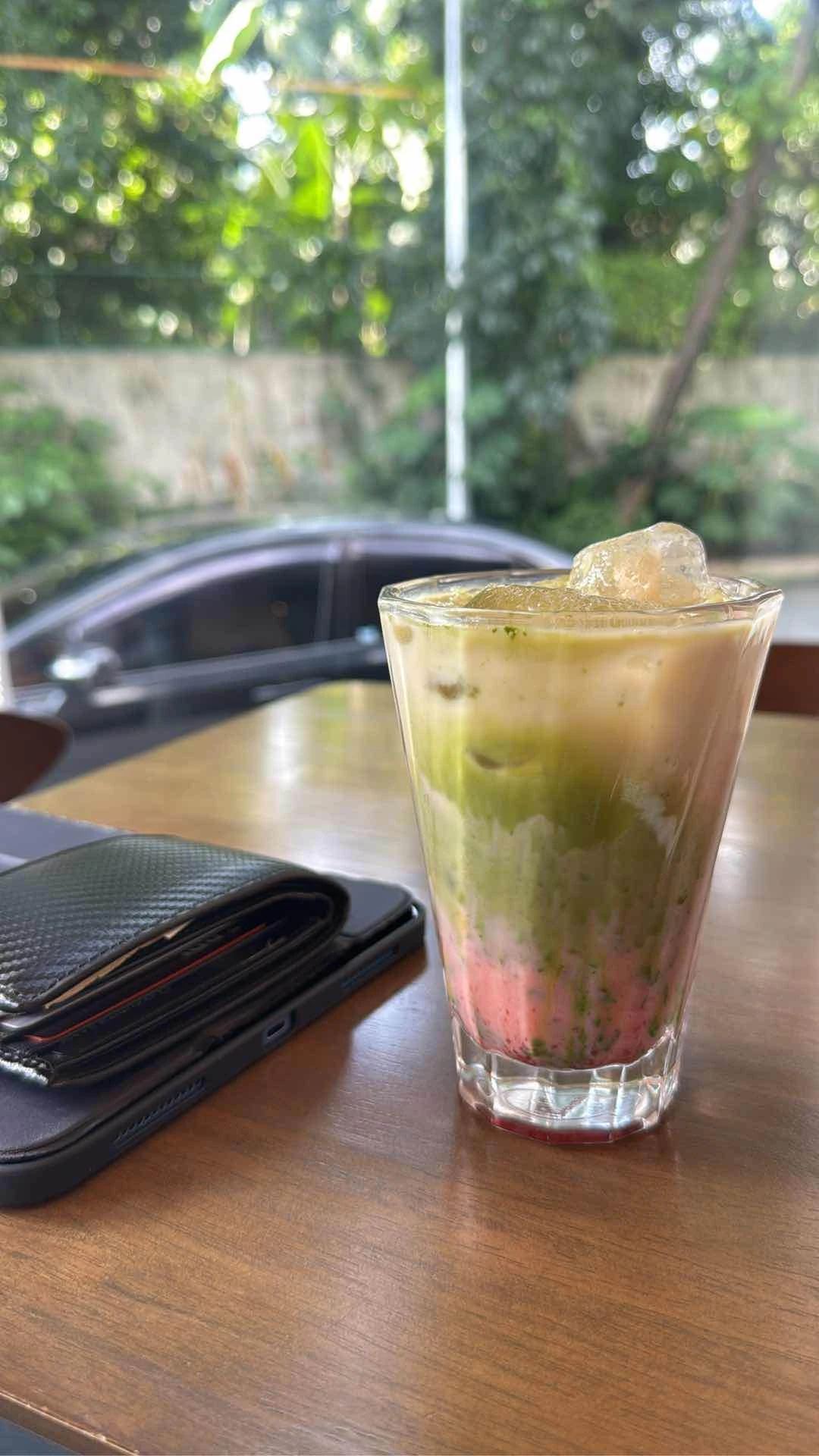 strawberry matcha sub oatmilk