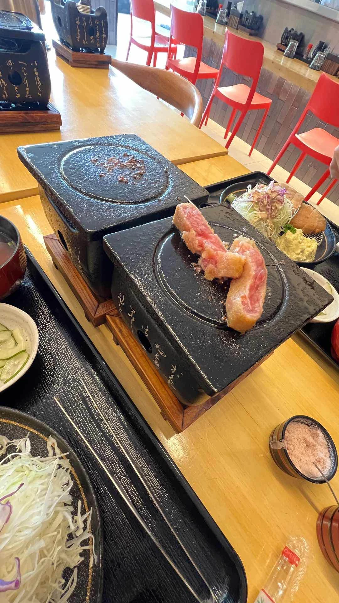 Hot stone griller of Gyukatsu まつ村 Boracay