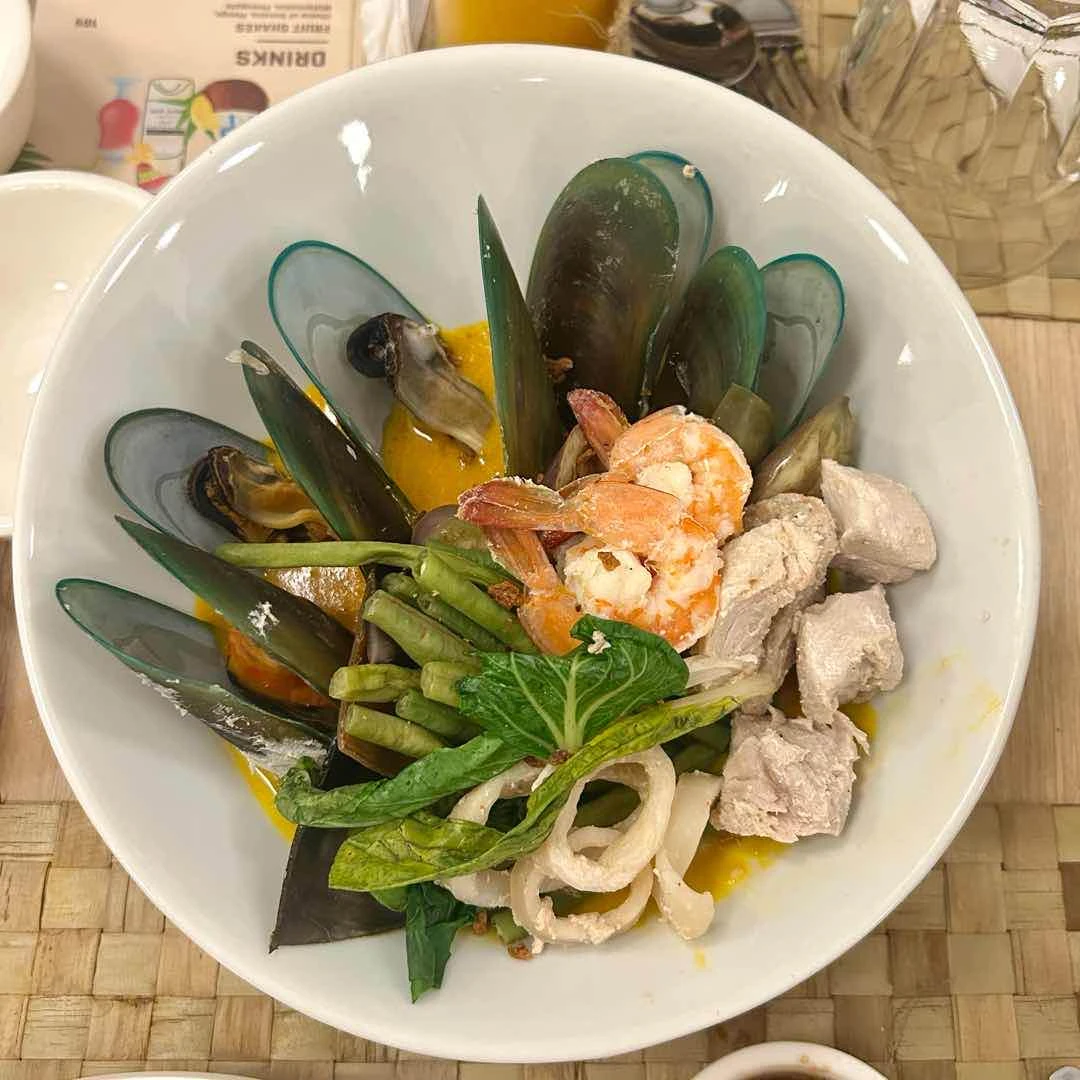 Seafood kare kare