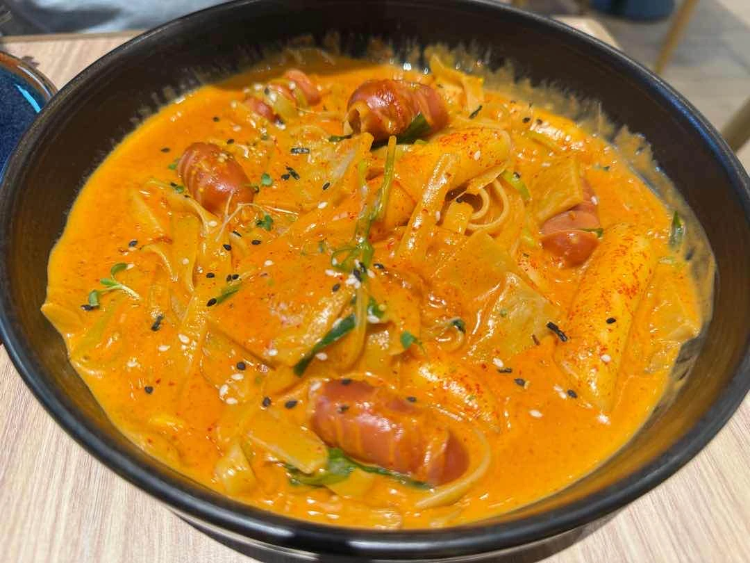 Creamy tteokbokki pasta