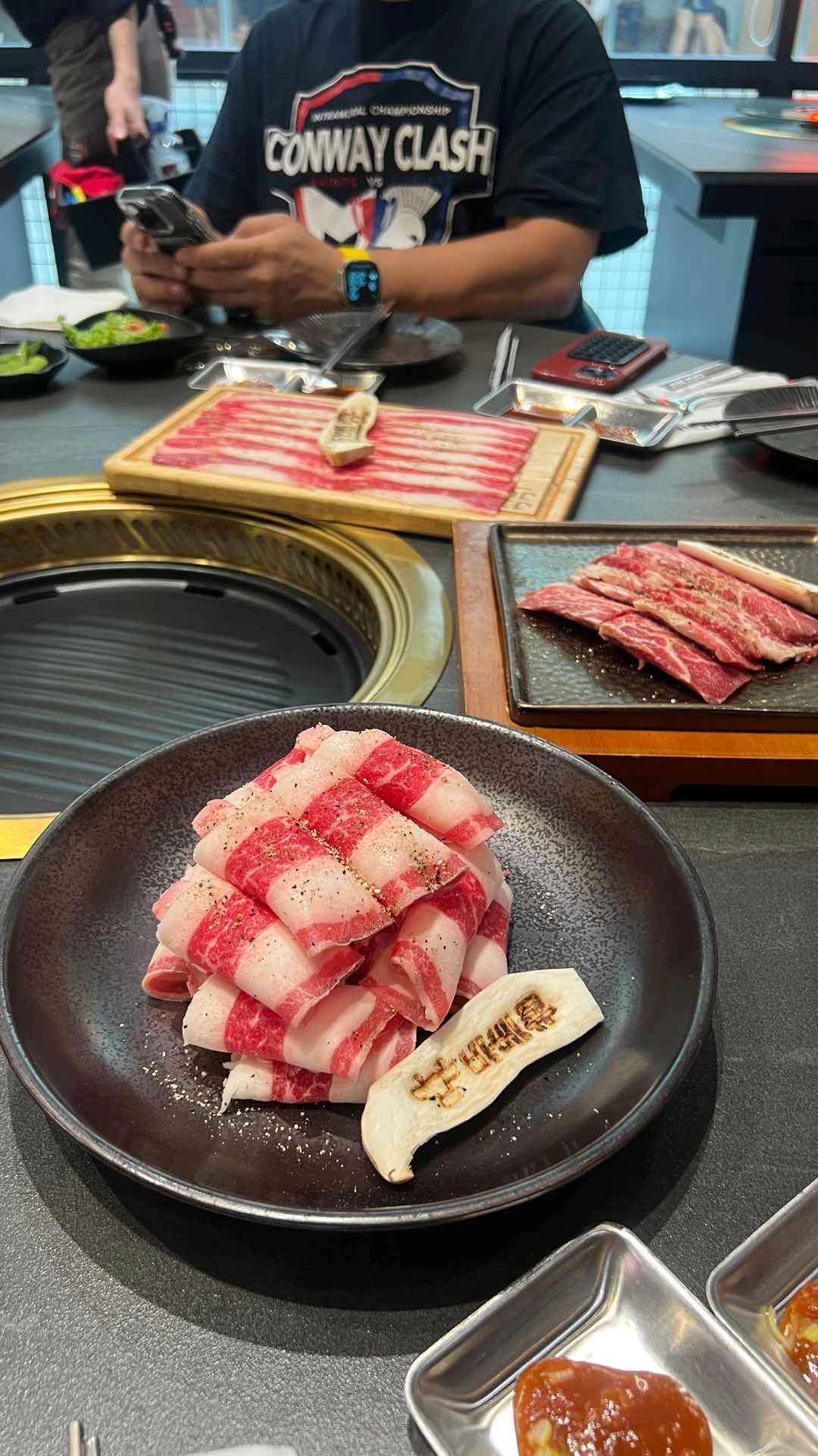 Forgot the name, but I like the meat in front in a round plate specifically