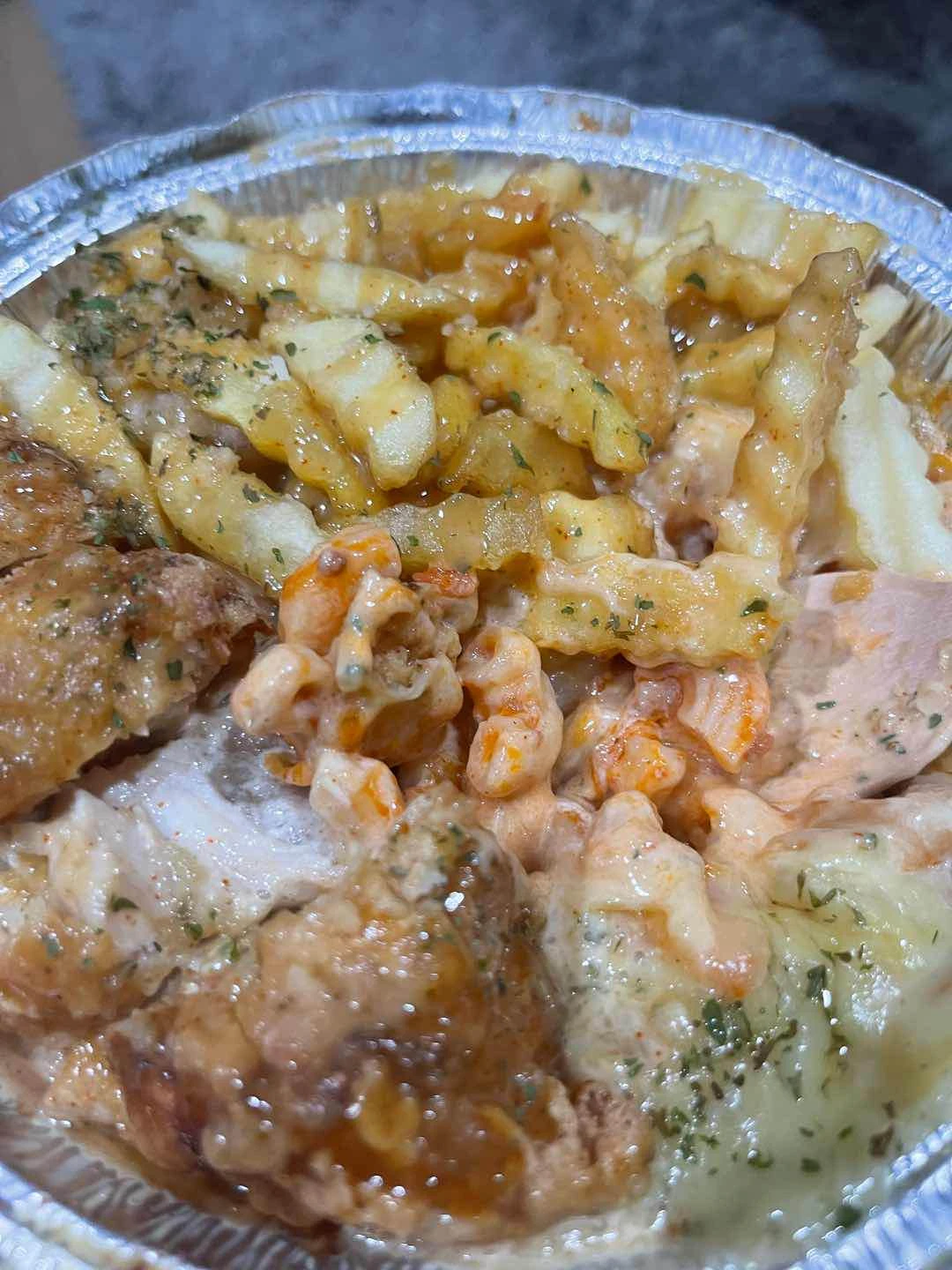 baked mac + chix + fries of Kuh Meal